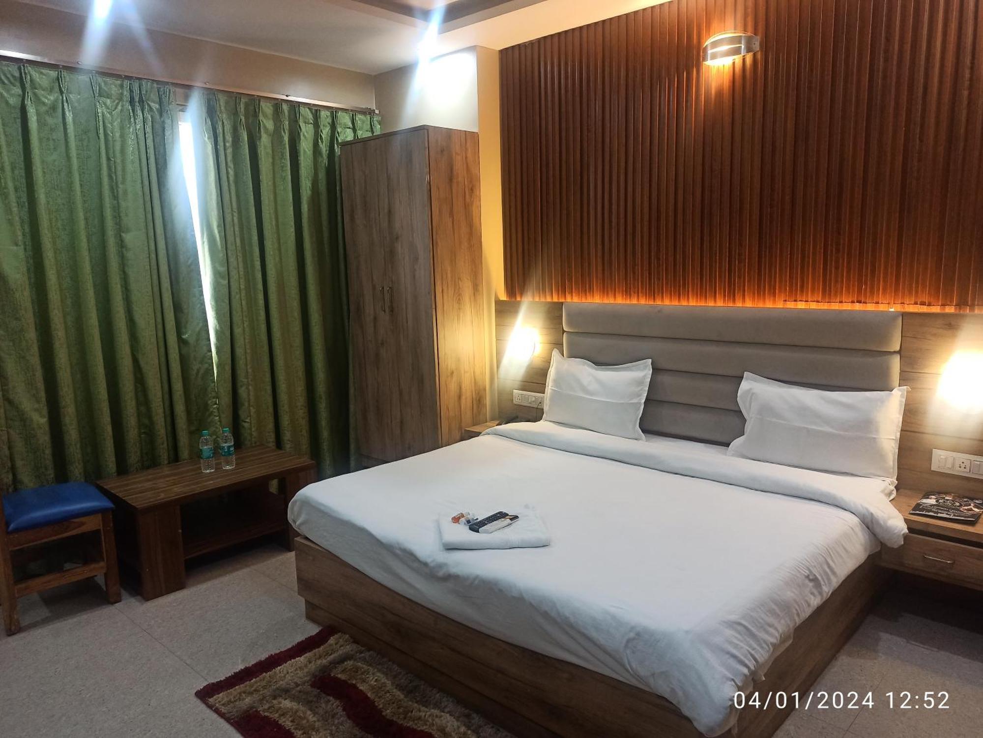 Icyhotels Hl Inn Chinhat Екстериор снимка